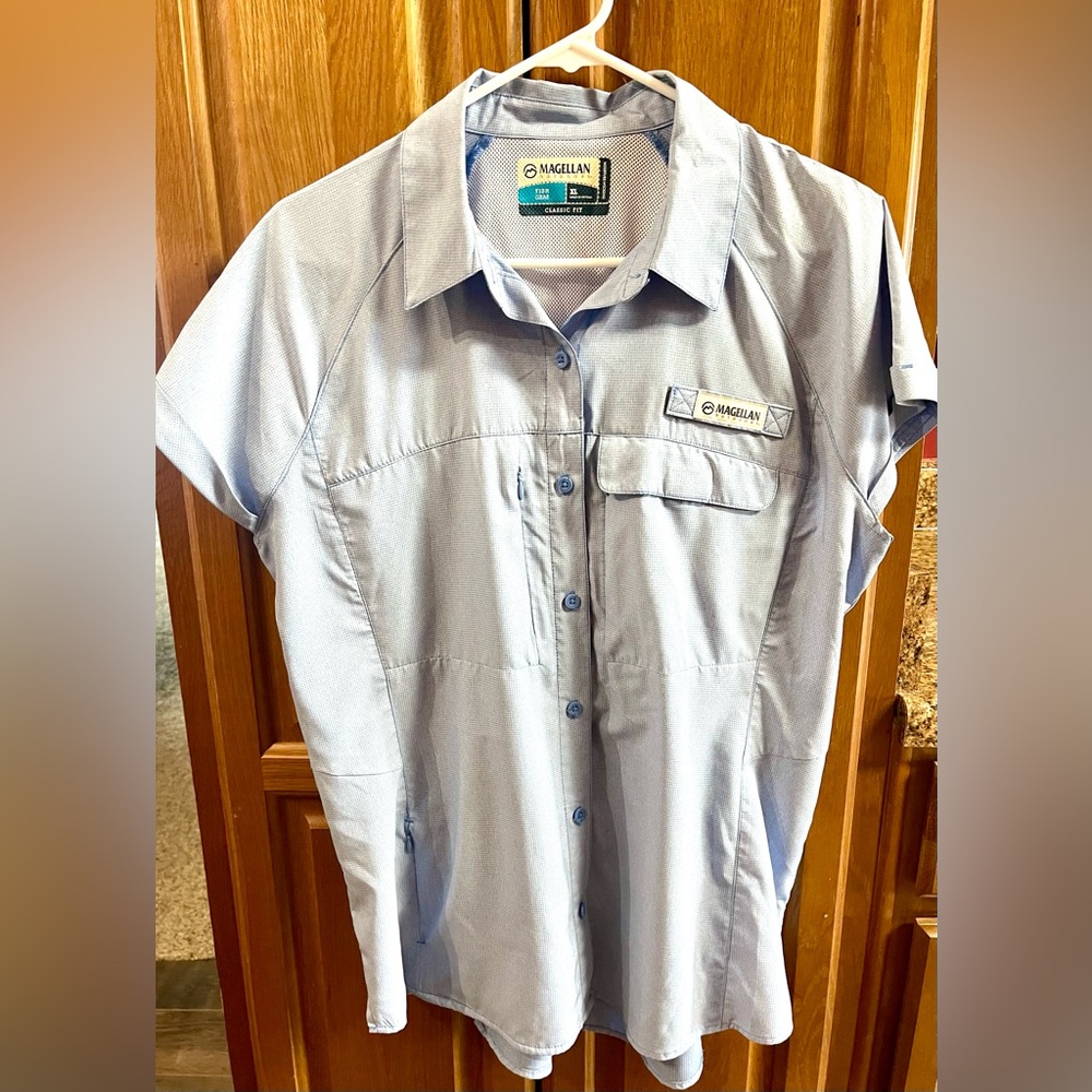 Magellan Outdoors Light Blue Casual Button Down Shirt